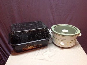 lot 275 image: Roaster & Crock-Pot