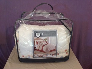 lot 303 image: King Size Comforter