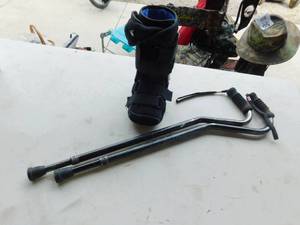 2 Canes  Right Foot Injury Boot