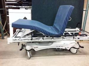 lot 1 image: MSRP $8000 Stryker Transport Electric Stretcher Synergy Series POWERED Gurney EMERGENCY ROOM BED Medical Clinic Tilt Hi & Low Sit Up Knees UP DOWN Great Working Condition PERFECT FOR A RECOVERY ROOM