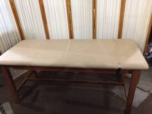 lot 34 image: H Frame Treatment Exam Table - 800lb Capacity - Great Condition
