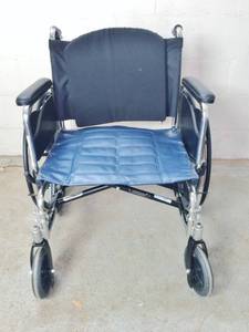 lot 17 image: WHEELCHAIR - GREAT CONDITION