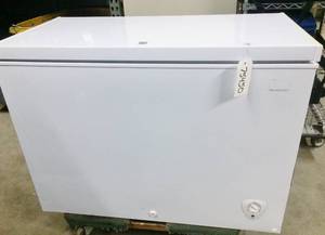 lot 6 image: WOW MSRP $1000 HUGE KENMORE CHEST FREEZER&nbsp44x20x32.5. Model No 253.12902510 - VERY CLEAN AND TESTED AS WORKING