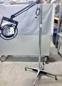 lot 13 image: Steris Amsco Examiner 10 Medical Surgical Veterinary Examination Mobile Floor Light - Great Working Condition 
