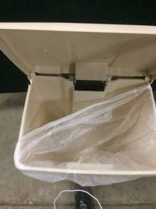 lot 47 image: Rbbermaid Stepon Flip Top Trash Can