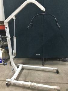 lot 48 image: Hoyer Haudraulic Patient Lift&nbspHydraulic Bedside with Sling On Wheels - Many Uses For This Powerful Lift - Mechanics, Veterinary Clinics, Etc. Great Condition