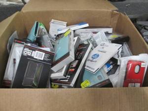 lot 18 image: Large Lot of Phone Cases and Access...