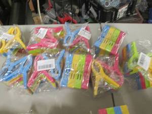 lot 30 image: 9-8pks Beach Towel Clips Retail $7....