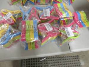 lot 31 image: 9-8pks Beach Towel Clips Retail $7....