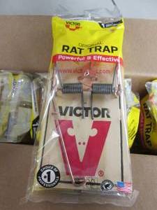 lot 58 image: 12 Victor Rat Traps...