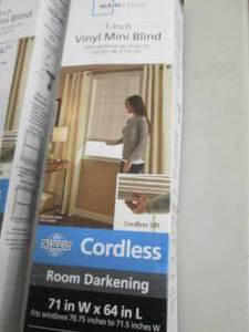 lot 122 image: 2 Mainstays 1 inch Vinyl Mini Blind...