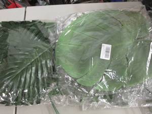 lot 124 image: 7- 48 pc Sets  Large Leaf Decoratio...