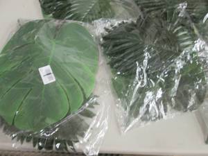 lot 126 image: 7- 48 pc Sets  Large Leaf Decoratio...
