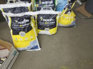 lot 147 image: 3 bags Yellow Bag Morton Water Sof...