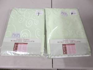 lot 210 image: 52x70 inch Microfiber Table Cloth,...
