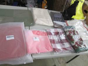 lot 211 image: Placemats, Table Runners, Table Clo...