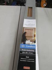 lot 216 image: Mainstays 1 inch Vinyl Mini Blinds ...