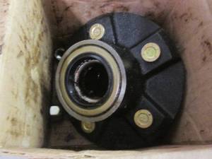 lot 269 image: Trailer Hub...