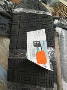 lot 275 image: TrafficMaster 4x6 ft Recycled Rubbe...
