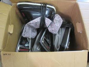 lot 356 image: 4 Eureka Vacuum without handles...