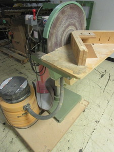 lot 108 image: BALDOR 21 DISC SANDER