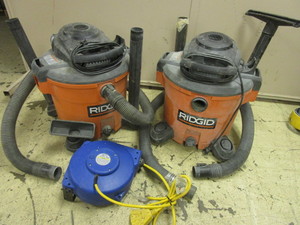 lot 122 image: RIGID 12-GALLON WETDRY SHOP VACS, 40 CORD REEL