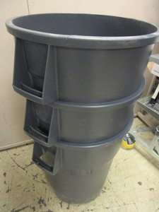 lot 116 image: GARBAGE CANS - NEW