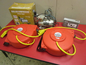 lot 138 image: AIRBRUSH COMPRESSOR, POWERMATE AIR BRUSH KIT, 40 POWER CORD REELS