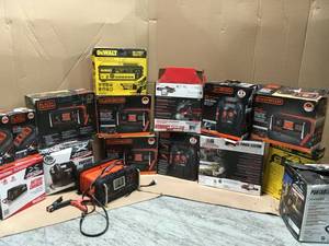 lot 3 image: BLACK DECKER DEWALT INVERTERS AND POWER SUPPLIES CUSTOMER RETURNS SEE PICS