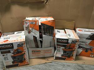 lot 7 image: PALLET WITH RIGID VACUUMS & TILE SAW CUSTOMER RETURNS SEE PICS