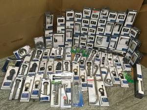 lot 18 image: ASSORTED TYPES OF DIFFERENT BATHROOM SUPPLIES CUSTOMER RETURNS SEE PICS