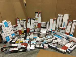 lot 19 image: MOEN, PFISTER, DELTA, GLACIER BAY TOWELTOILET ACCESSARIES DIFFERENT TYPES & MODELS CUSTOMER RETURNS SEE PICS