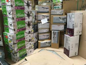 lot 32 image: PALLET WITH HOME DECOR COLLECTION HUNTER & HAMPTON BAY CEILING FANS WITH LIGHT CUSTOMER RETURNS SEE PICS