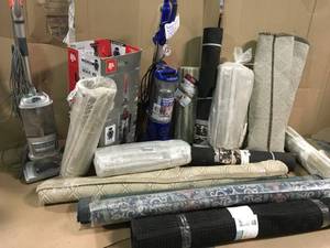 lot 40 image: PALLET WITH ASSORTED CARPETS & HOOVERDIRT DEVIL VACUUMS CUSTOMER RETURNS SEE PICS