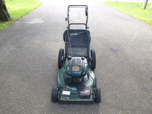 lot 8 image: Craftsman Push Mower