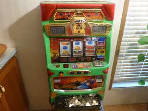 lot 17 image: Slot Machine
