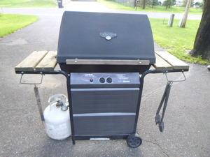 lot 23 image: Char Broil Grill