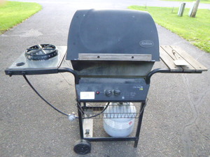 lot 24 image: Sunbeam Grill