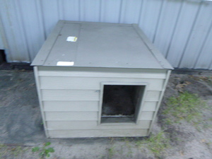 lot 26 image: Dog House