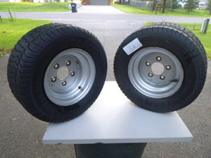 lot 36 image: Lawnmower Tires