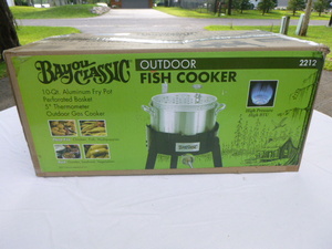 lot 63 image: Bayou Classic Fish Cooker