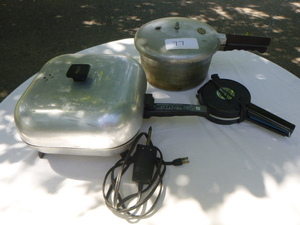 lot 77 image: Sunbeam Fryer, Pressure Cooker, Presto Hamburger Cooker