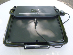 lot 80 image: Presto Fryer with Warming Tray