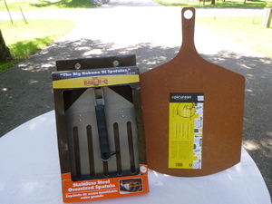 lot 81 image: Mr. Bar-B-Q and Pizza Peel Tray