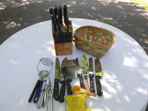 lot 83 image: Knife Block Set with Miscellaneous Items