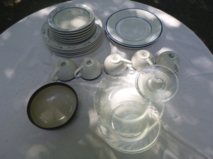 lot 84 image: 4 Salad Plates and Miscellaneous Dish Set