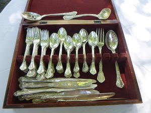 lot 89 image: Godinger Silverware Set