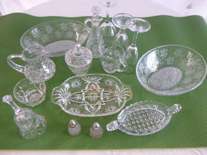 lot 90 image: Miscellaneous Dishware