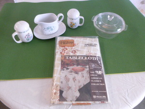 lot 95 image: Pyrex Bowl With Lid, Creamer, Salt & Pepper Shakers