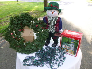lot 118 image: Tommy The Talking Snowman and Miscellaneous Christmas Items